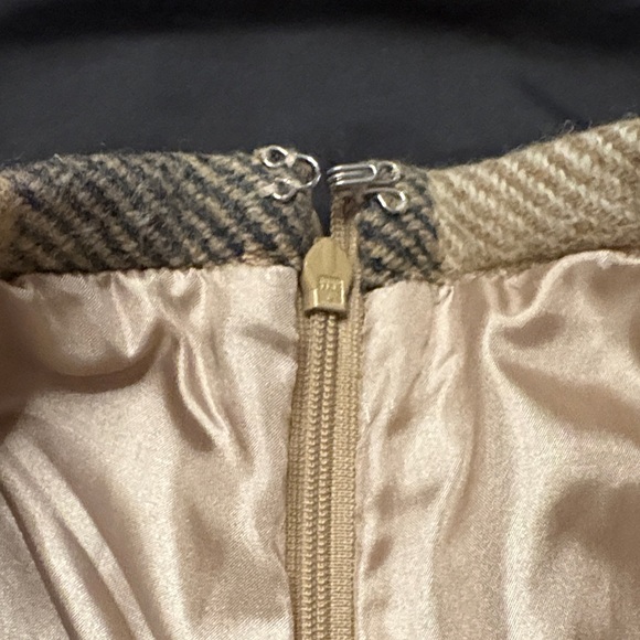 Burberry Plaid Tan and Black wool Women's Skirt - Picture 6 of 8